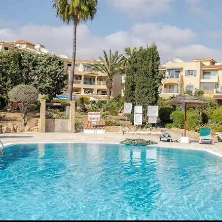 Beautiful Regina Gardens * פאפוס