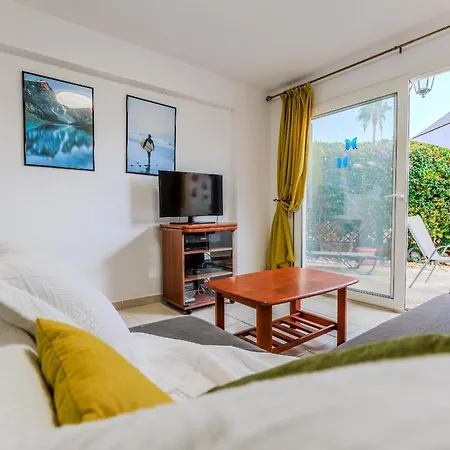 Beautiful Regina Gardens Apartment