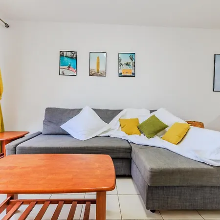 Beautiful Regina Gardens Apartment *