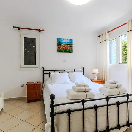 Beautiful Regina Gardens Apartment