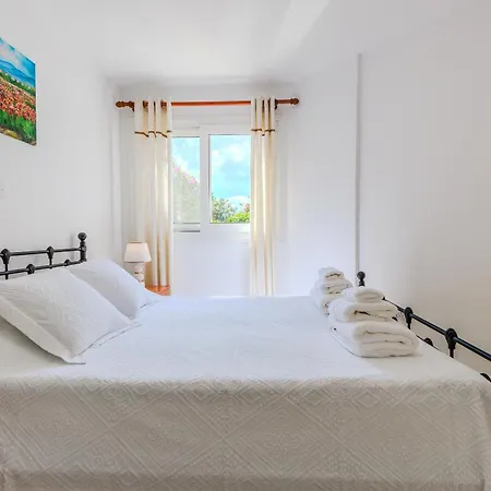 Beautiful Regina Gardens Apartment *