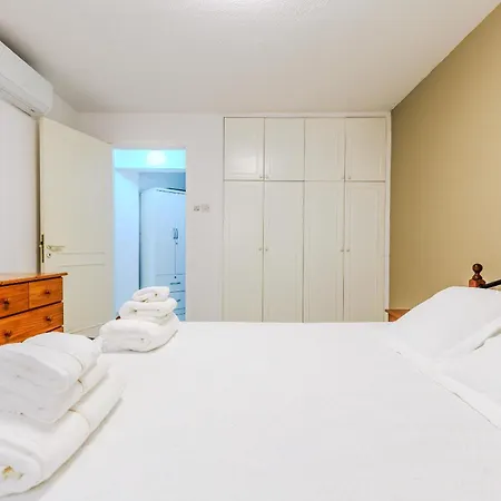 Beautiful Regina Gardens Apartment Paphos