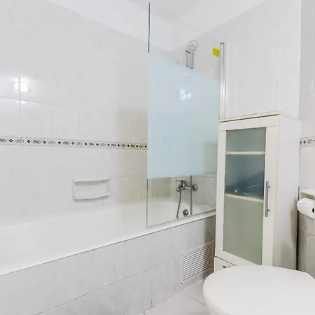 Beautiful Regina Gardens Apartment