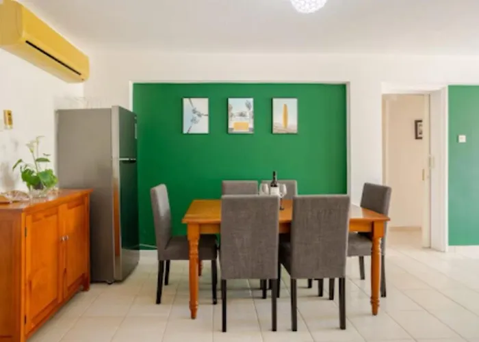 Beautiful Regina Gardens *