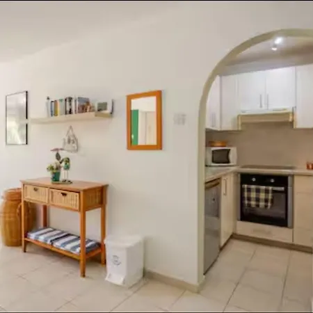 Beautiful Regina Gardens Apartment *