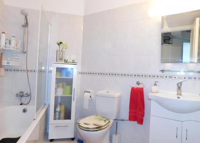 Beautiful Regina Gardens * パ フォス